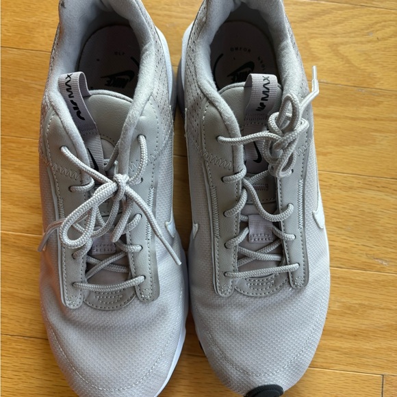 Excellent Choice Women’s Grey Nike Running Sneakers  size 9 - Picture 9 of 11